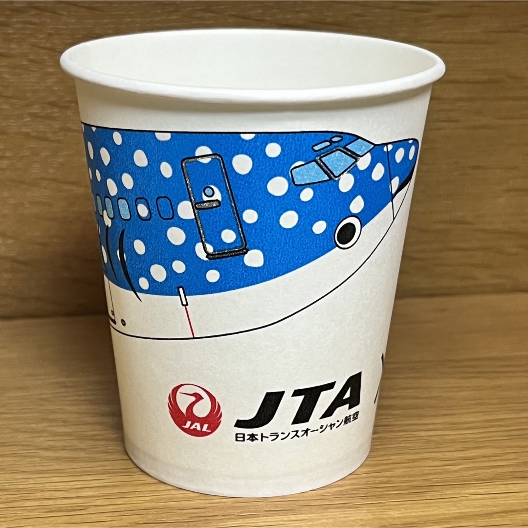 JAL(日本航空)(ジャル(ニホンコウクウ))の紙コップ　ジンベエザメ　美ら海水族館　JAL エンタメ/ホビーのコレクション(その他)の商品写真