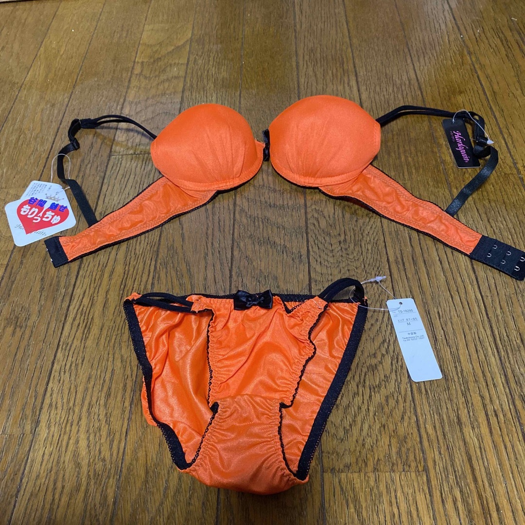 オレンジ色ブラセット レディースの下着/アンダーウェア(ブラ&ショーツセット)の商品写真