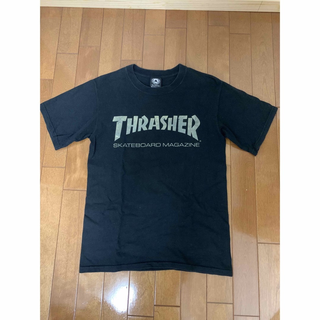 THRASHER(スラッシャー)のスラッシャー ロゴプリント 半袖 Tシャツ S ブラック×ゴールド メンズのトップス(Tシャツ/カットソー(半袖/袖なし))の商品写真