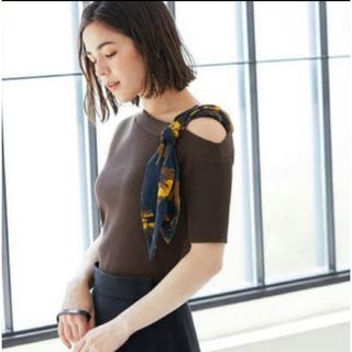 アダムエロぺ(Adam et Rope')のADAM ET ROPE' FEMME スカーフつきサイドオフショルダー(Tシャツ(長袖/七分))