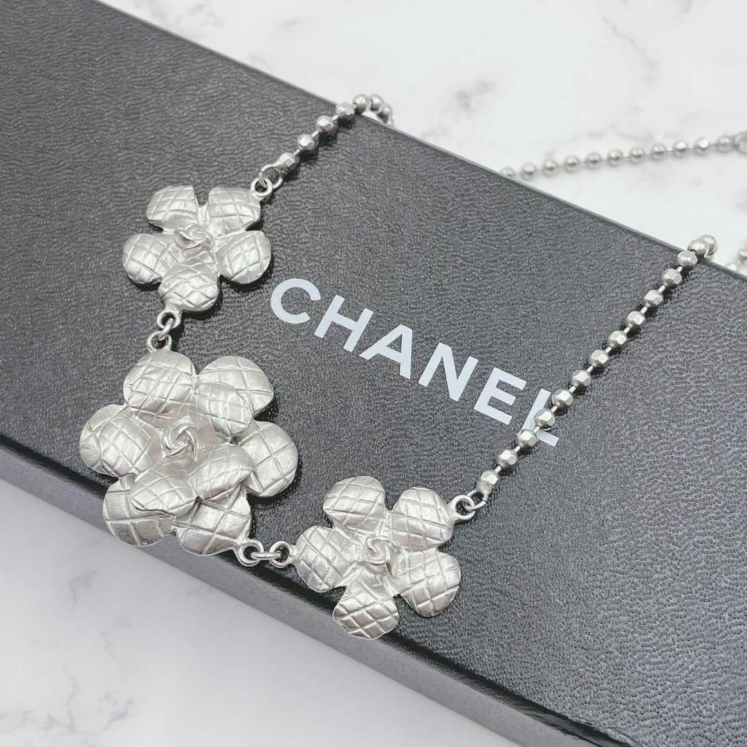 CHANEL シャネル カメリア マトラッセ ヴィンテージ シルバー 98A-