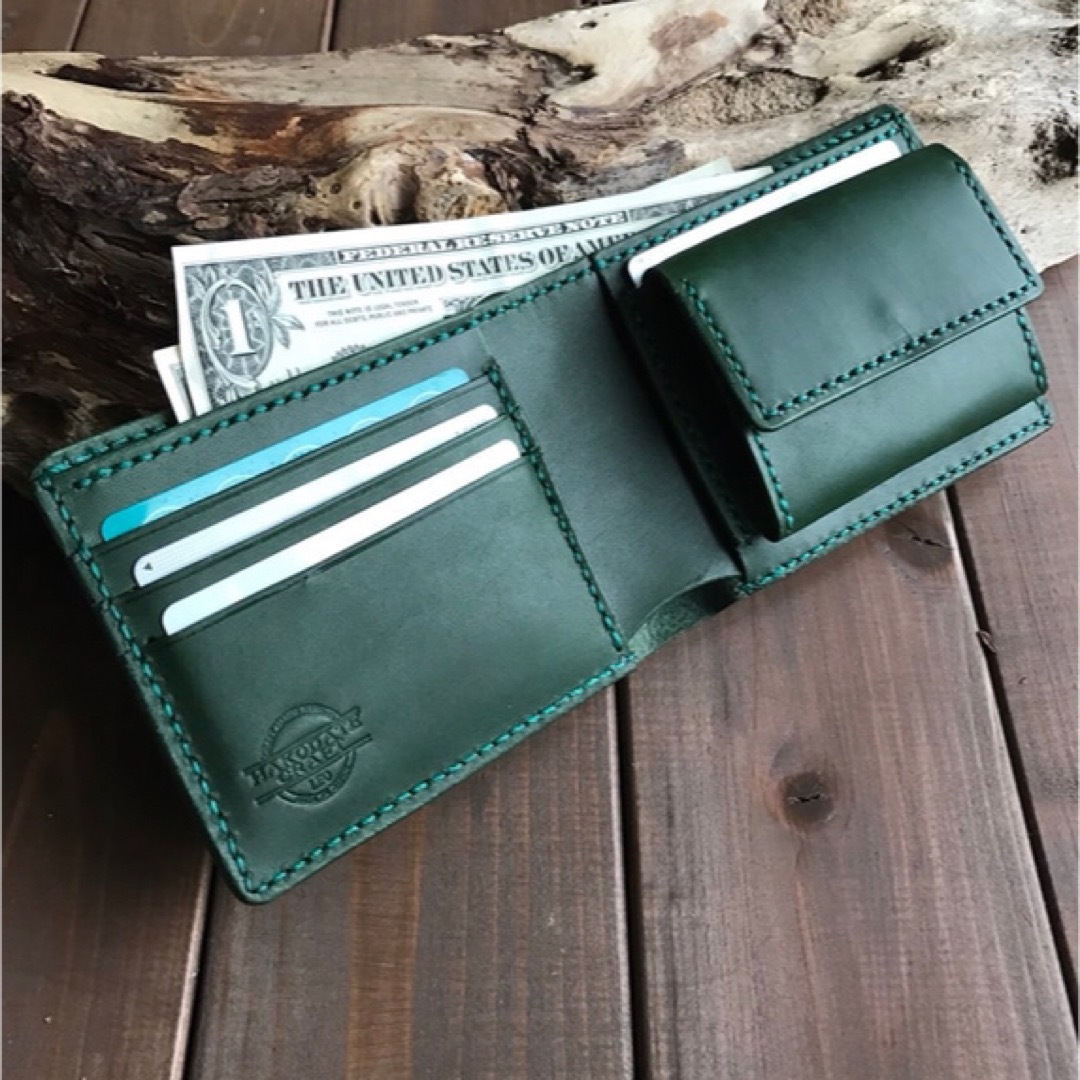 イタリアンレザーを使った緑色の二つ折り財布 送料無料 名入れ可 1