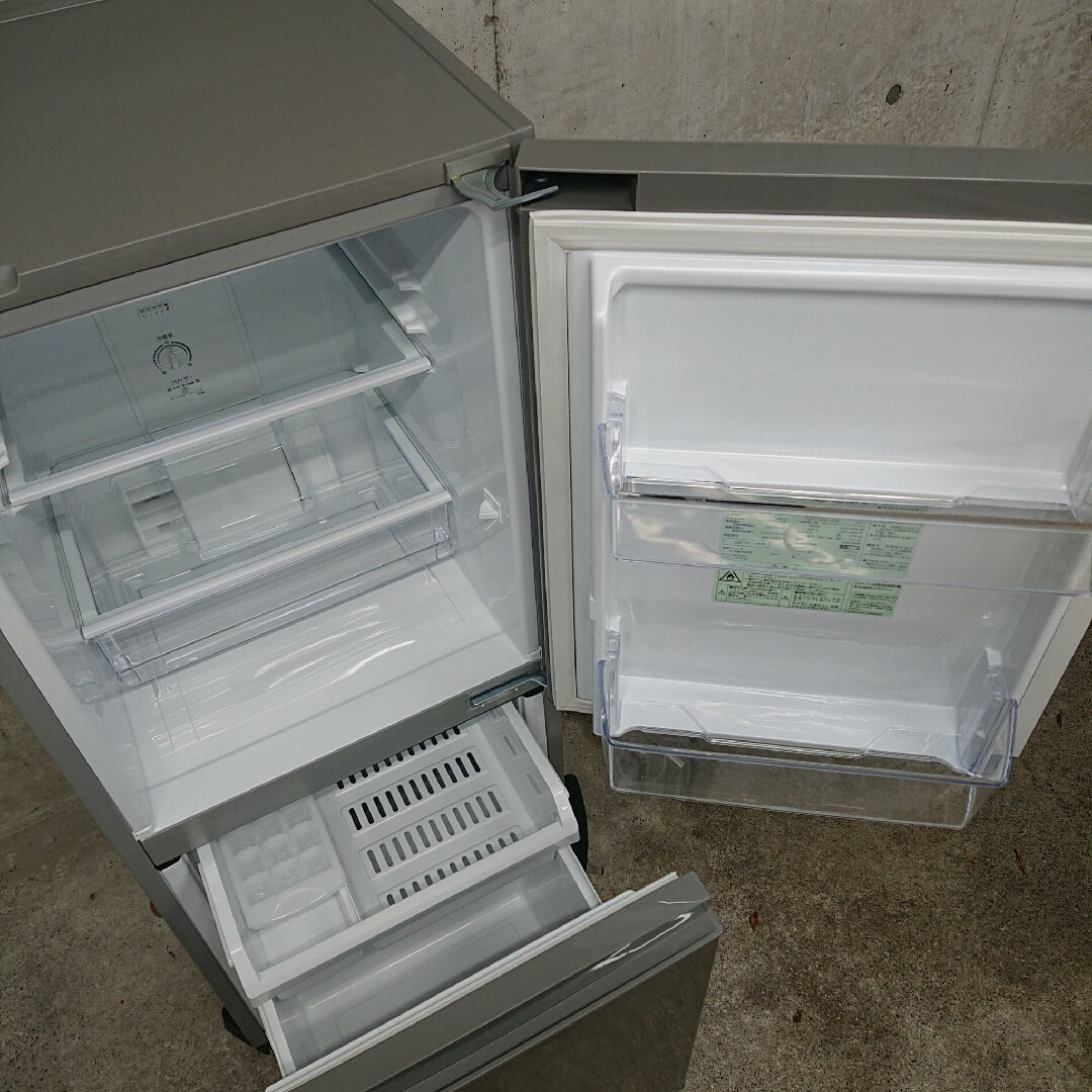 AQUA AQUA(アクアアクア)のAQUA AQR-13J(S) 2ドア冷凍冷蔵庫 スマホ/家電/カメラの生活家電(冷蔵庫)の商品写真