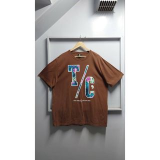 タウンアンドカントリー(Town & Country)のTown&Country トロピカル ロゴ プリント Tシャツ ブラウン 3L(Tシャツ/カットソー(半袖/袖なし))