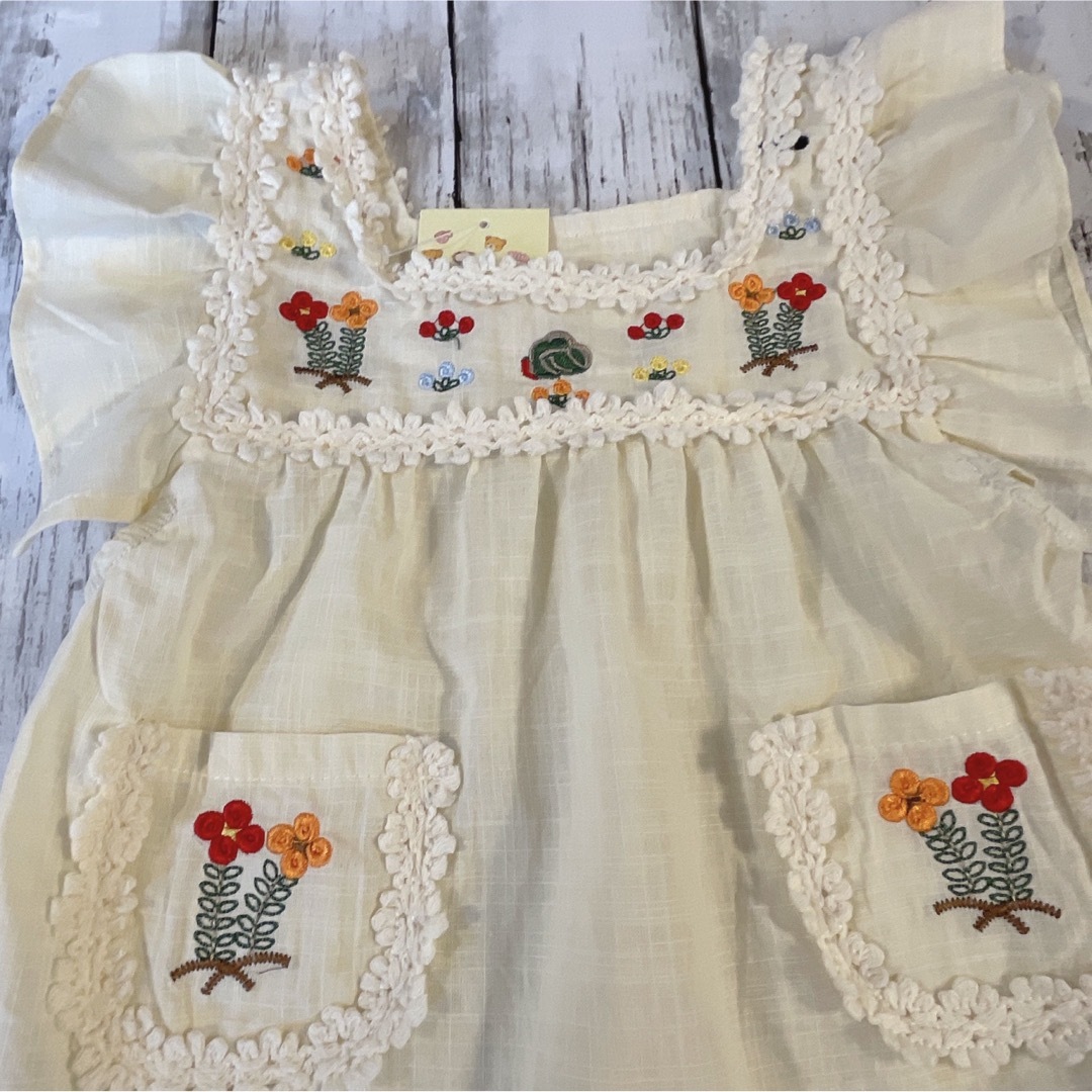 110 女の子ワンピース 夏物 刺繍 フリルワンピース キッズ/ベビー/マタニティのキッズ服女の子用(90cm~)(ワンピース)の商品写真