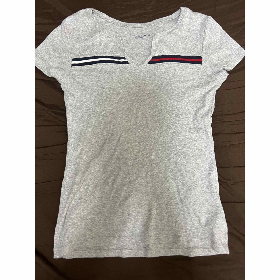 TOMMY HILFIGER(トミーヒルフィガー)のTommyFhilfiger Tシャツ　グレー レディースのトップス(Tシャツ(半袖/袖なし))の商品写真