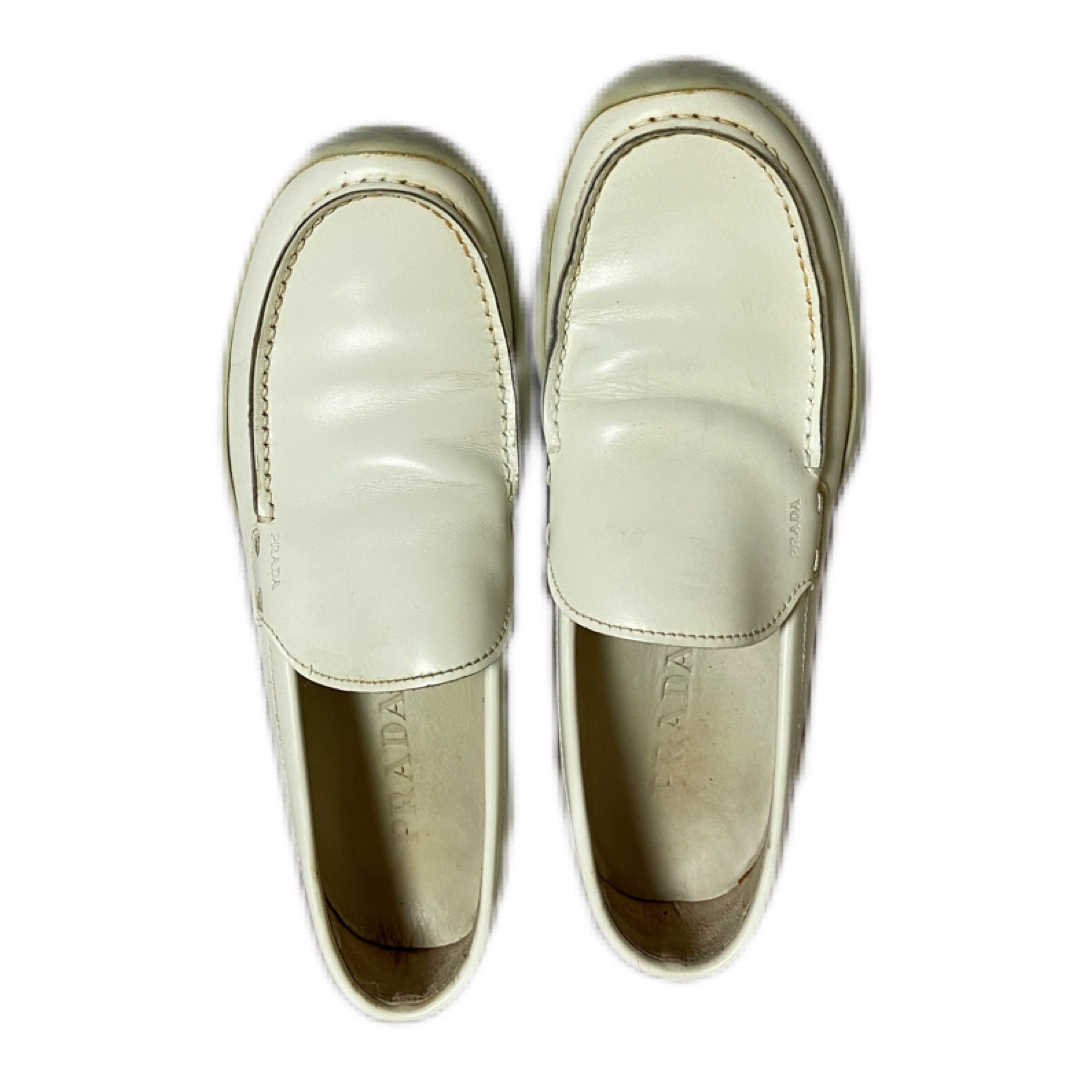 PRADA(プラダ)のプラダ　シューズ　ホワイト　8 メンズの靴/シューズ(スリッポン/モカシン)の商品写真