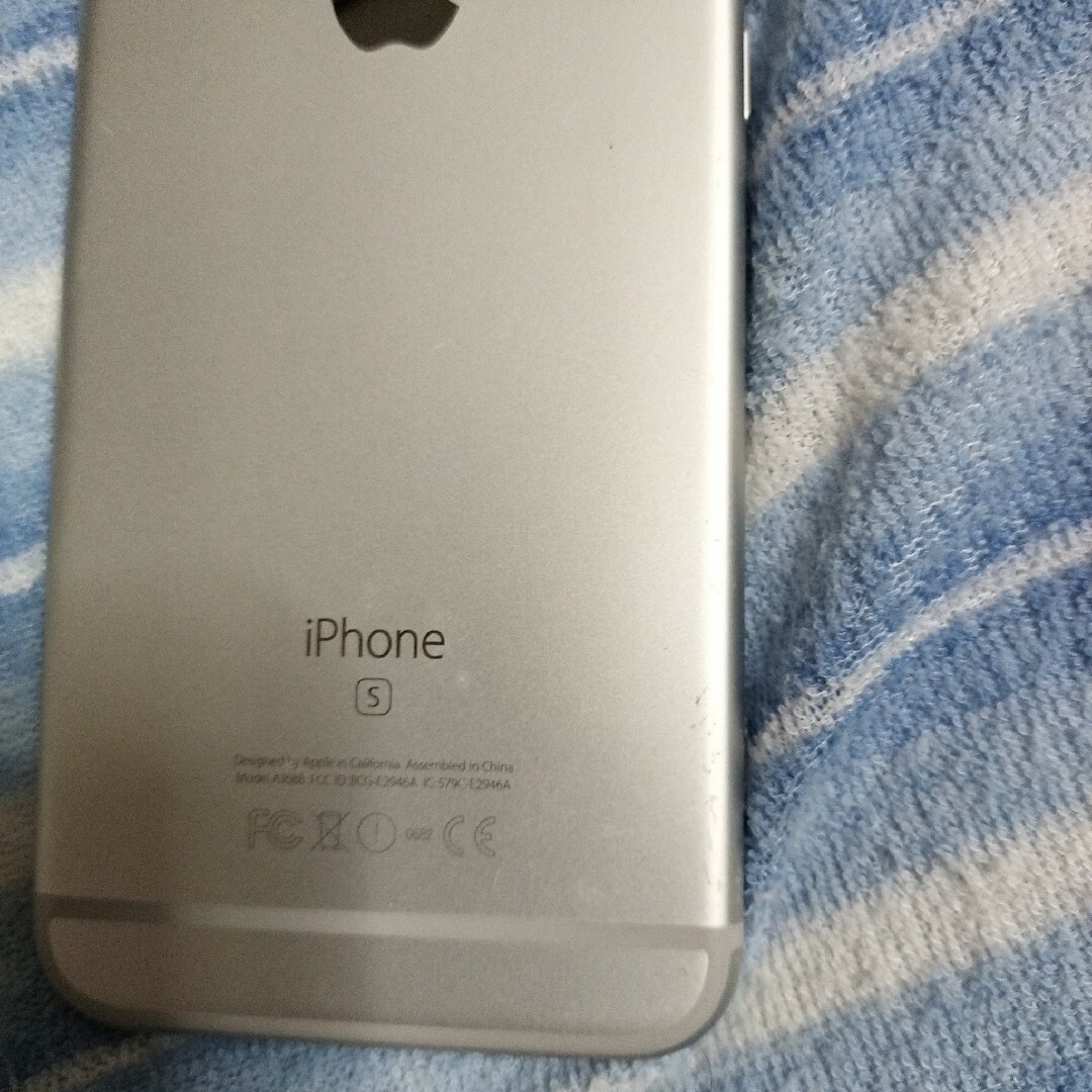 iPhone(アイフォーン)のiPhone 6s Silver 64GB SIMフリー スマホ/家電/カメラのスマートフォン/携帯電話(スマートフォン本体)の商品写真