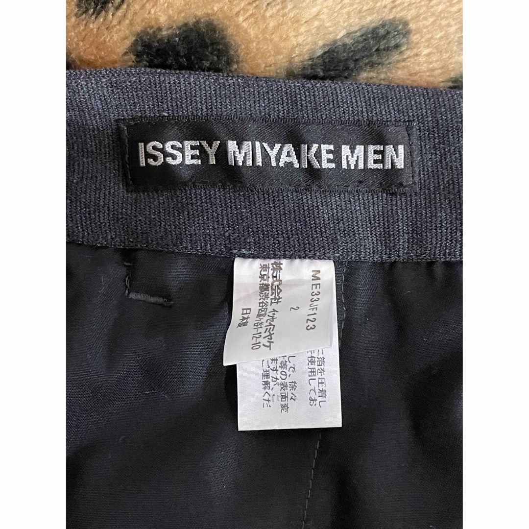 ISSEY MIYAKE MEN(イッセイミヤケメン)のISSEY MIYAKE MEN ゴールド箔押しセットアップ メンズのスーツ(セットアップ)の商品写真