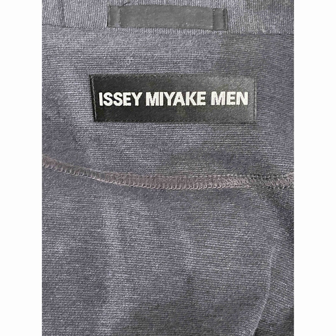 ISSEY MIYAKE MEN(イッセイミヤケメン)のISSEY MIYAKE MEN ゴールド箔押しセットアップ メンズのスーツ(セットアップ)の商品写真