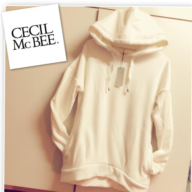 CECIL McBEE(セシルマクビー)のお値下げ♡セシル♡新品♡未使用♡白パーカー レディースのトップス(パーカー)の商品写真