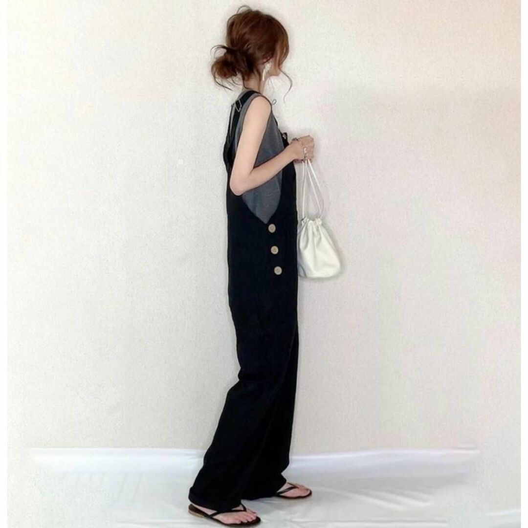 オーバーオール サロペット デニム ワイドパンツ 黒 シンプル 大人女子 人気 レディースのパンツ(サロペット/オーバーオール)の商品写真