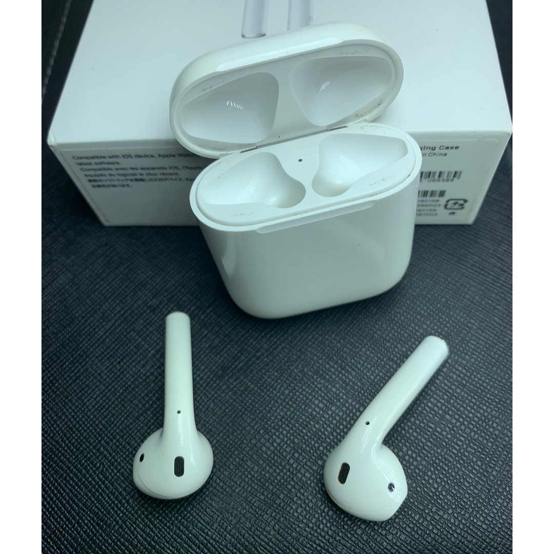 Apple AirPods 第1世代イヤホンセットの出品　正規品 完動品 。 3