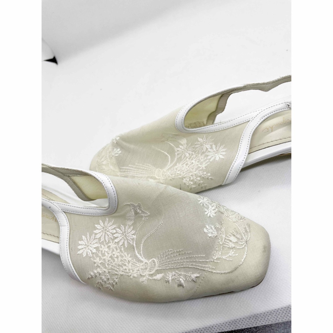 mame(マメ)のMame Kurogouchi マメ　靴　パンプス　サンダル　刺繍　白 レディースの靴/シューズ(ハイヒール/パンプス)の商品写真