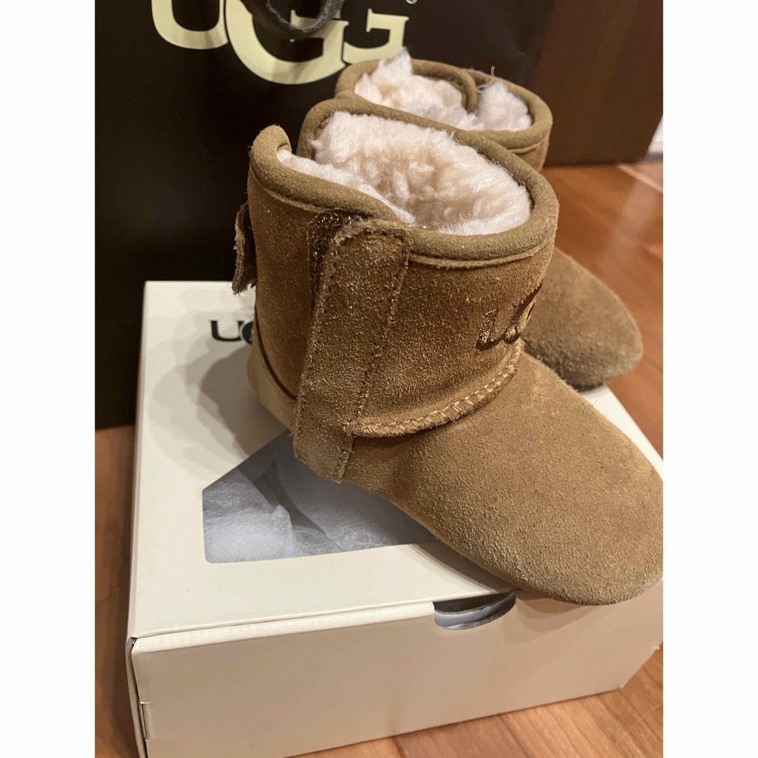 UGG(アグ)のアグ　ベビームートン キッズ/ベビー/マタニティのベビー靴/シューズ(~14cm)(ブーツ)の商品写真