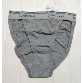 カルバンクライン(Calvin Klein)の新品タグ付　カルバンクライン　ハイレグショーツ　グレー　正規輸入品(ショーツ)