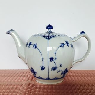 ロイヤルコペンハーゲン(ROYAL COPENHAGEN)のロイヤルコペンハーゲン　ブルーフルーテッド　ハーフレース　ティーポット(陶芸)