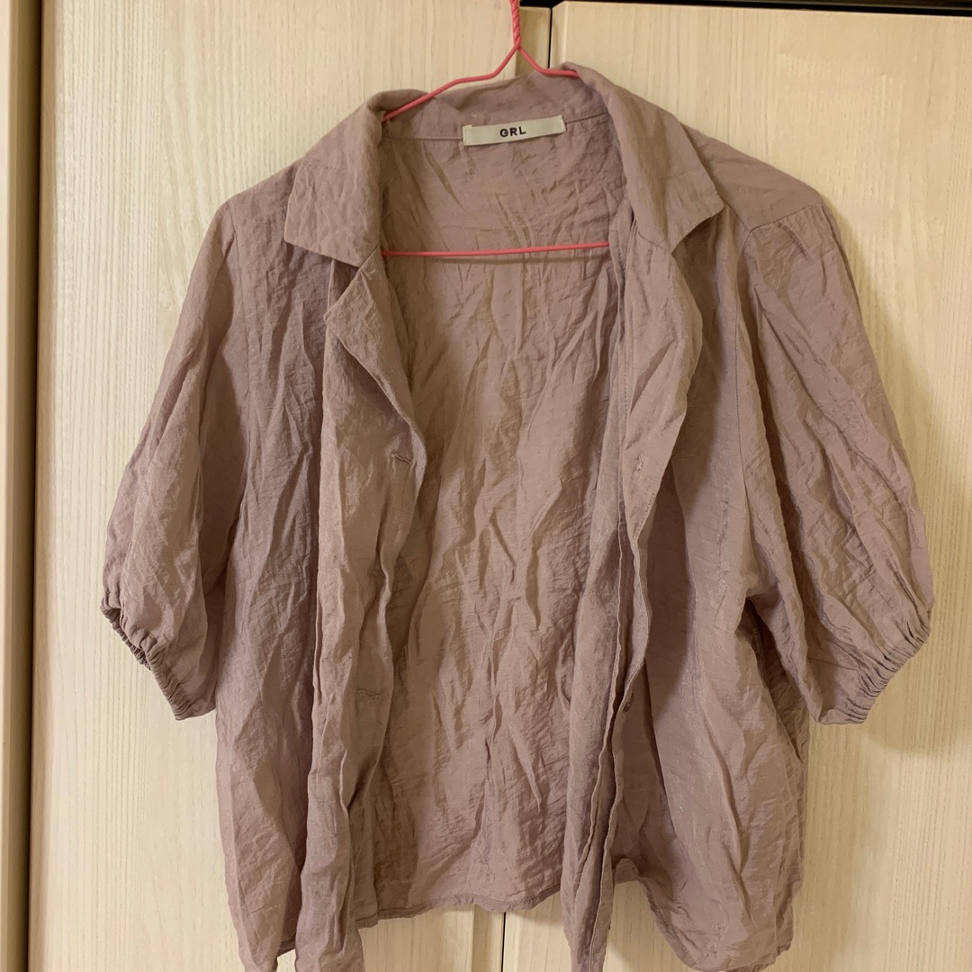 GRL(グレイル)のGRL シアーシャツ　ピンク　197005 半袖 レディースのトップス(シャツ/ブラウス(半袖/袖なし))の商品写真
