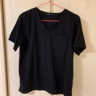 イング(INGNI)のINGNI VネックTシャツ　黒　ブラック(Tシャツ/カットソー(半袖/袖なし))