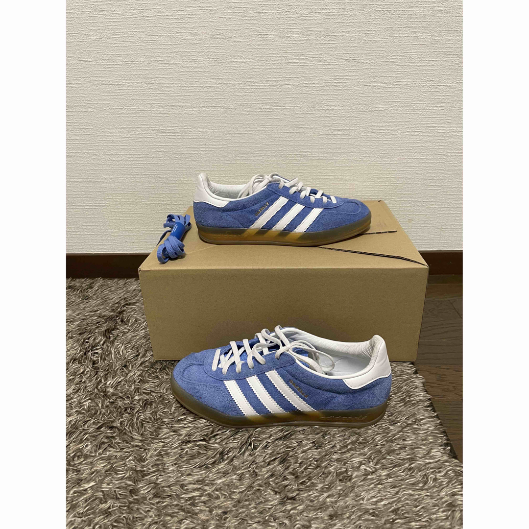 adidas(アディダス)の美品 アディダス GAZELLE INDOOR ガゼル インドア HQ8717  レディースの靴/シューズ(スニーカー)の商品写真