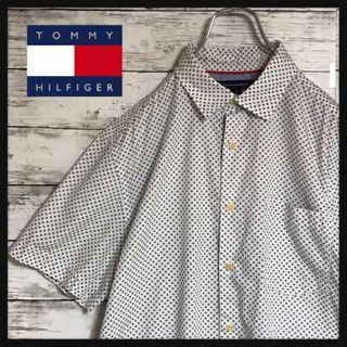 トミーヒルフィガー(TOMMY HILFIGER)の【総柄】トミーヒルフィガー　ワンポイント刺繍ロゴ入り半袖シャツ　E278(シャツ)