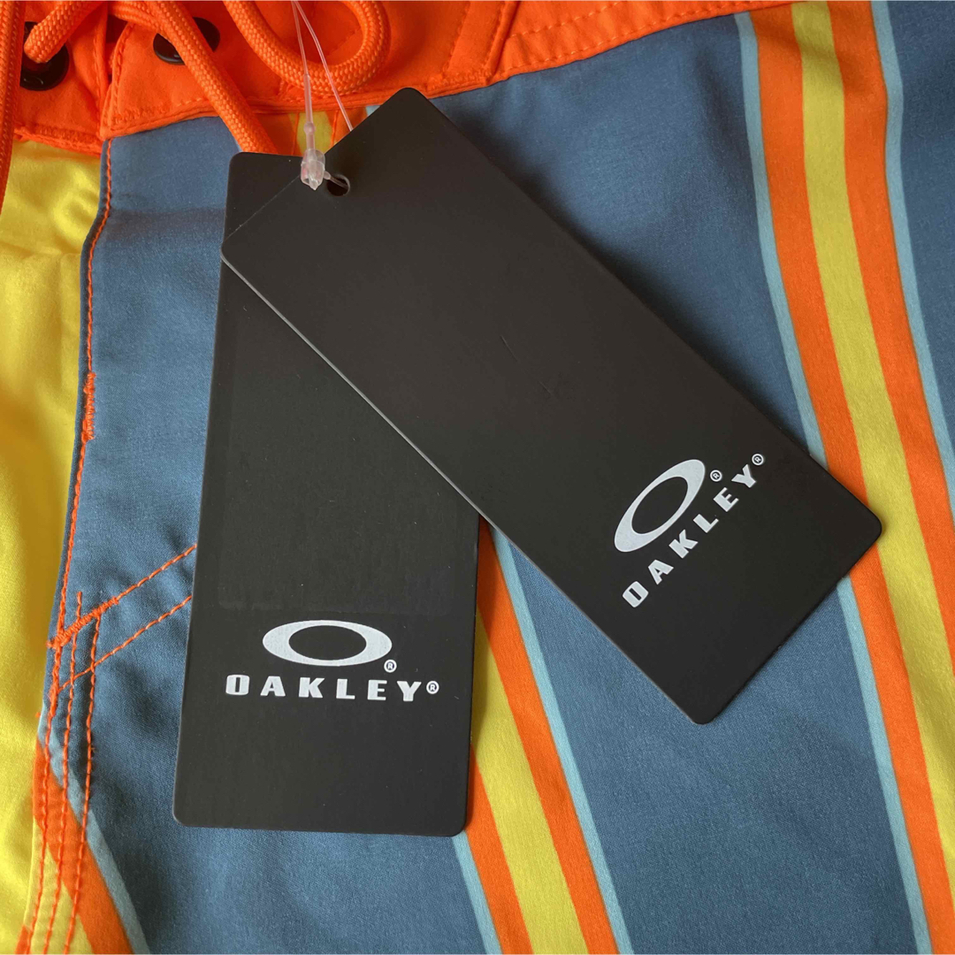 Oakley(オークリー)のオークリーOAKLEYボードショーツ 新品32インチ スポーツ/アウトドアのスポーツ/アウトドア その他(サーフィン)の商品写真