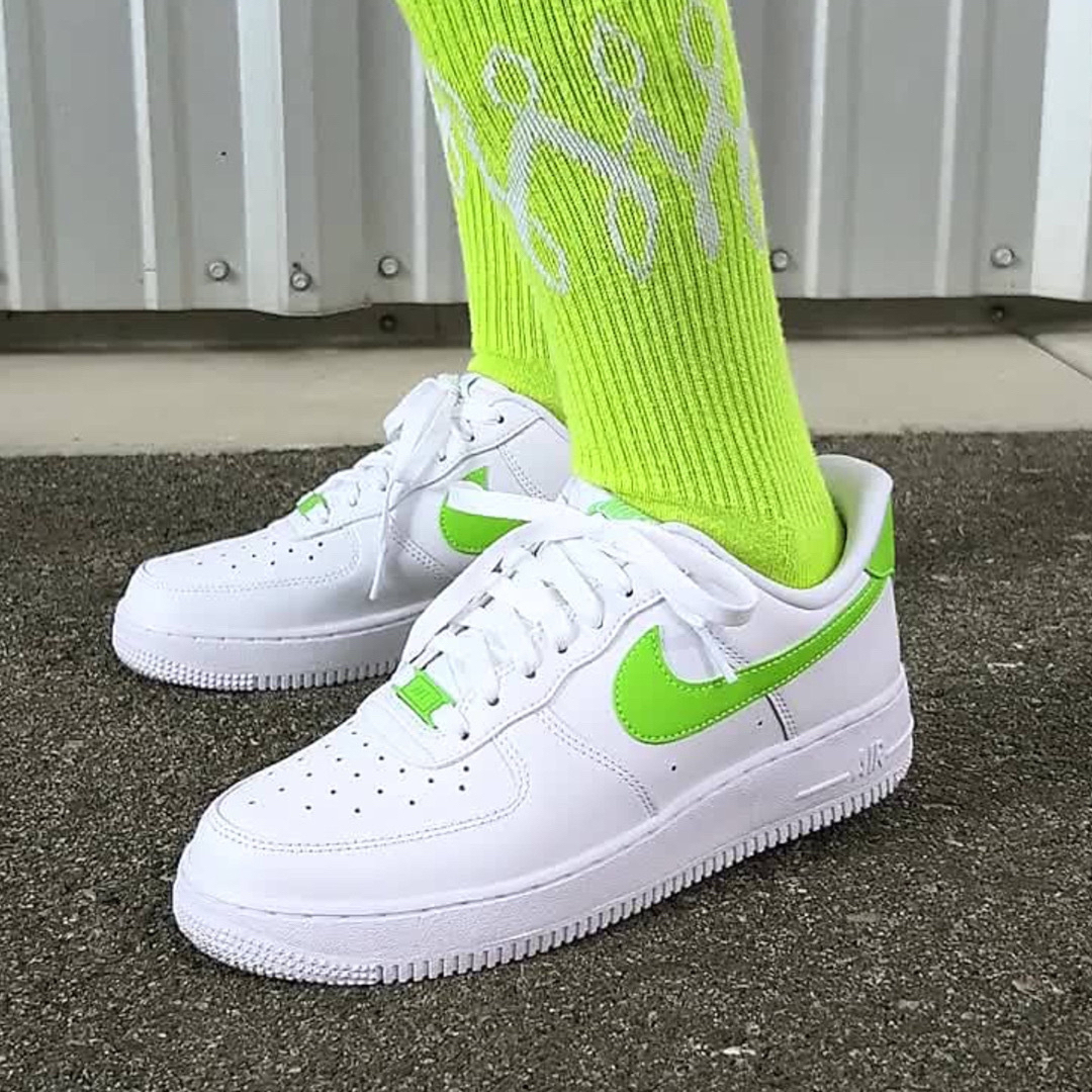 【新品24.5cm】NIKE W エアフォース１’07 ホワイト/グリーン