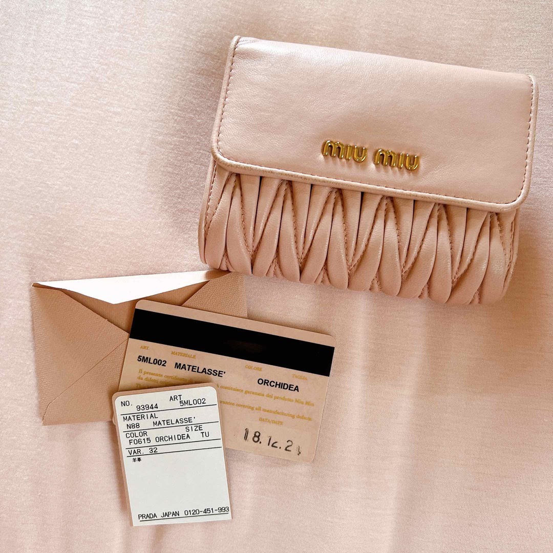 miumiu(ミュウミュウ)の【使用感あり】miumiu マテラッセ ピンク 折り畳み財布 レディースのファッション小物(財布)の商品写真