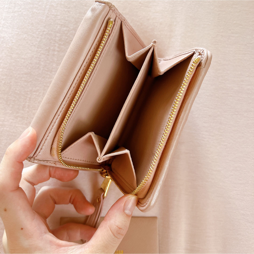 miumiu(ミュウミュウ)の【使用感あり】miumiu マテラッセ ピンク 折り畳み財布 レディースのファッション小物(財布)の商品写真