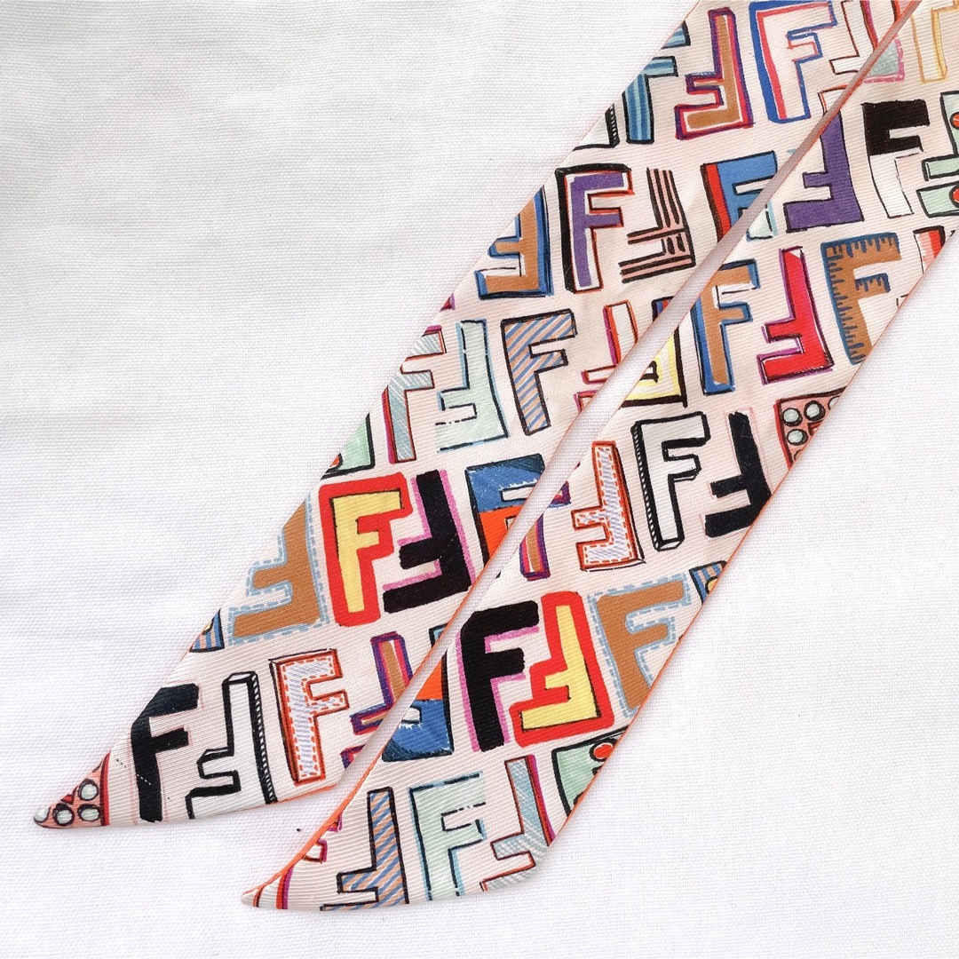 FENDI(フェンディ)のFENDI フェンディ　ズッカ　ロゴ　ラッピー　バンダナ　リボン　スカーフ　美品 レディースのファッション小物(バンダナ/スカーフ)の商品写真