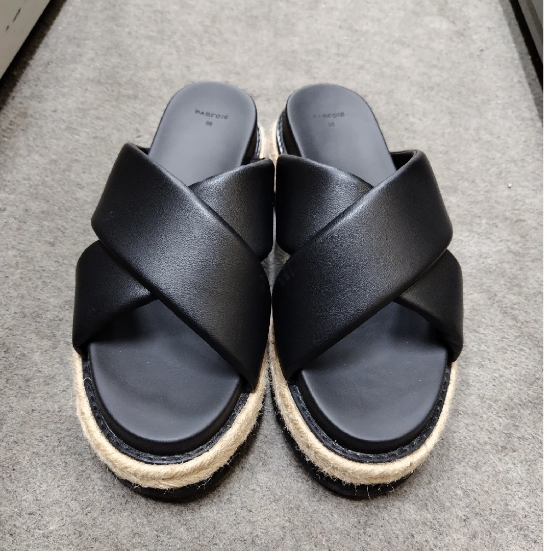 PARFOIS  クロスストラップサンダル　Mサイズ レディースの靴/シューズ(サンダル)の商品写真