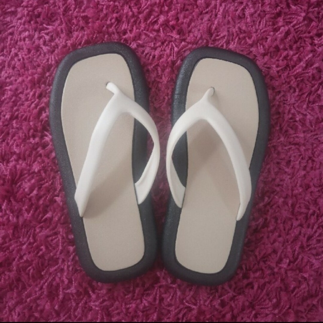 新品 サンダル スリッパ ビーサン ビーチサンダル 白 黒 柔らかい SS 夏 レディースの靴/シューズ(サンダル)の商品写真
