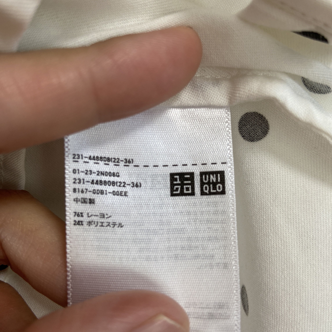 UNIQLO(ユニクロ)のUNIQLO レーヨンプリントブラウス　ドット半袖 レディースのトップス(シャツ/ブラウス(半袖/袖なし))の商品写真