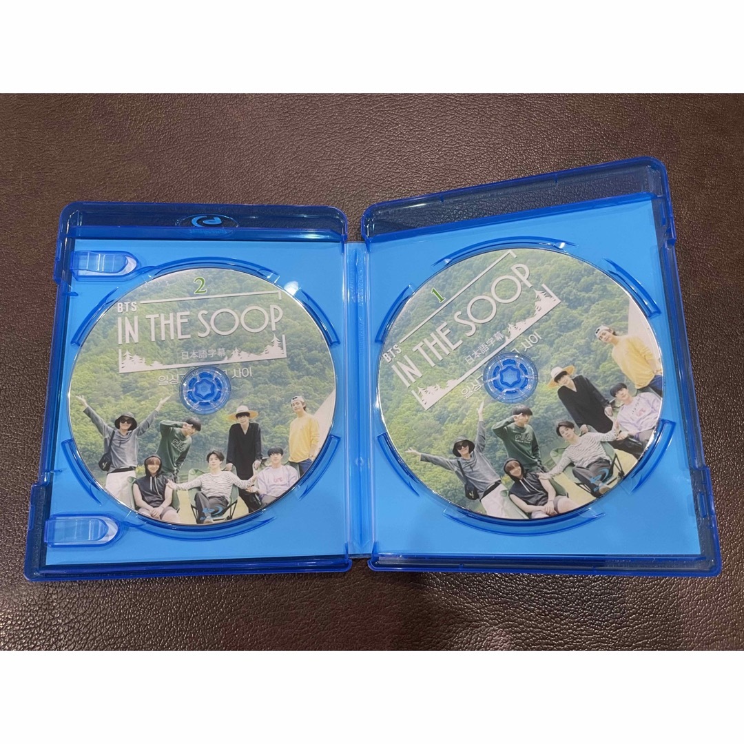 防弾少年団(BTS)(ボウダンショウネンダン)の[Blu-ray]BTS 森の中　IN THE SOOP  二枚セット エンタメ/ホビーのDVD/ブルーレイ(お笑い/バラエティ)の商品写真