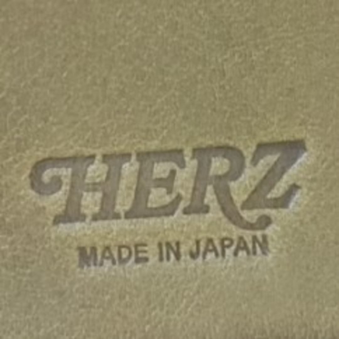 HERZ(ヘルツ)の{未使用品} HERZ(ﾍﾙﾂ)フラップブックカバー (KB−2) Sｻｲｽﾞ インテリア/住まい/日用品の文房具(その他)の商品写真