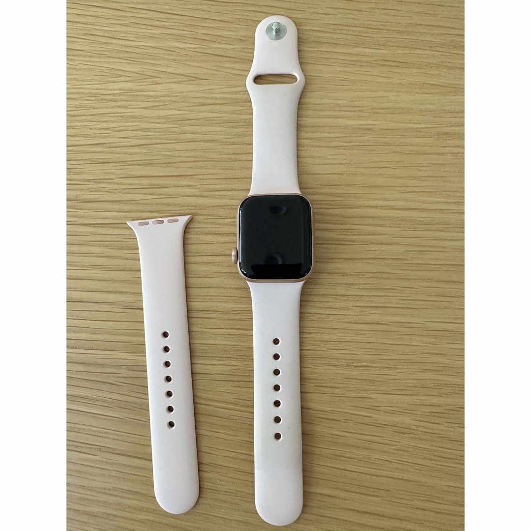 Apple Watch(アップルウォッチ)のApple Watch SE (GPSモデル) - 40mmゴールドアルミニウム メンズの時計(腕時計(デジタル))の商品写真