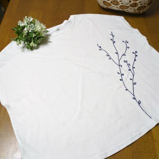 ナチュラルランドリー(NATURAL LAUNDRY)の【m様】ナチュラルランドリー　肩落ち　ゆったり　刺繍　Tシャツ カットソー(Tシャツ(半袖/袖なし))