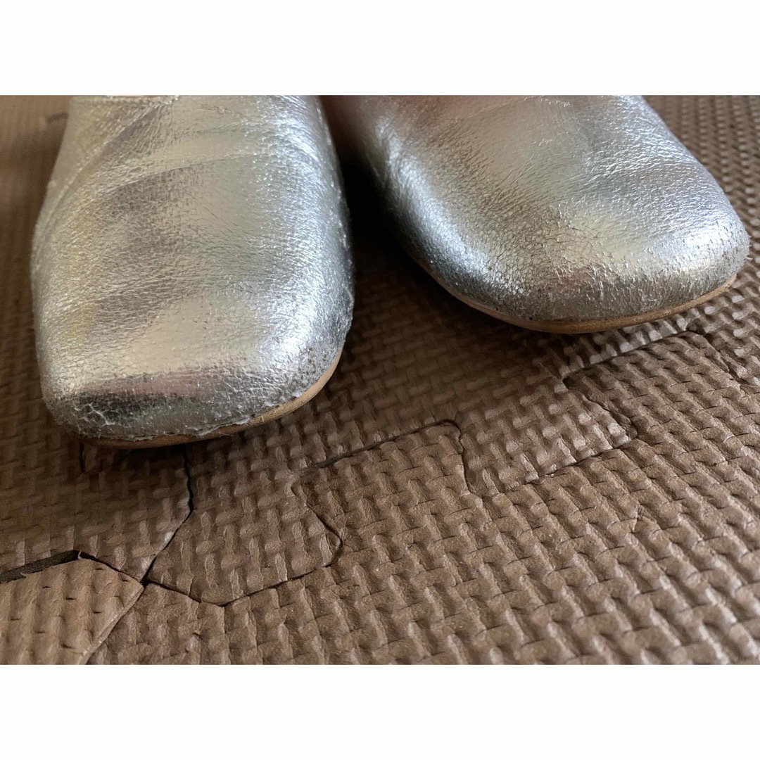 Menue(メヌエ)のぺたんこパンプス　シルバー　23.5cm レディースの靴/シューズ(バレエシューズ)の商品写真