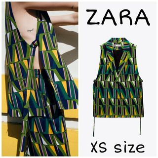 ザラ(ZARA)のZARA　スリット プリント ベスト　XSサイズ　グリーン(ベスト/ジレ)