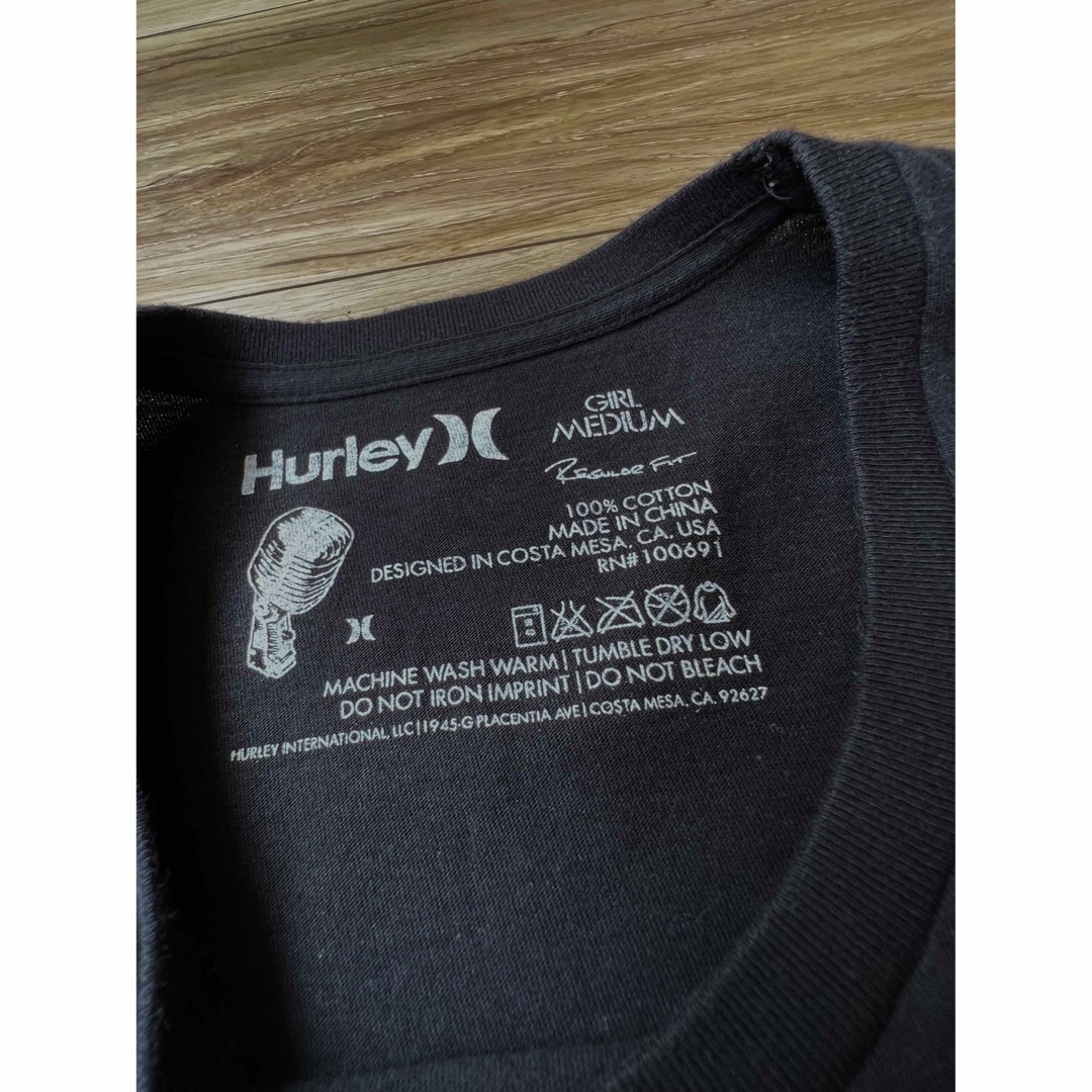 Hurley(ハーレー)の[A15] ブランドロゴの"X"をバナナに「Hurley」レディスTシャツ レディースのトップス(Tシャツ(半袖/袖なし))の商品写真