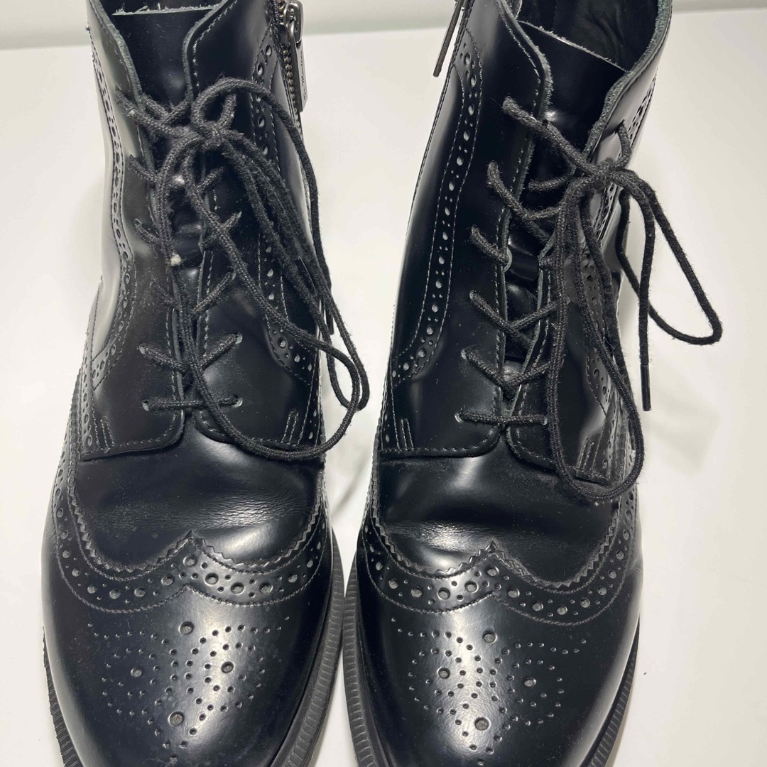 Dr.Martens DELPHINE ウイングチップ ブーツ サイドジップ