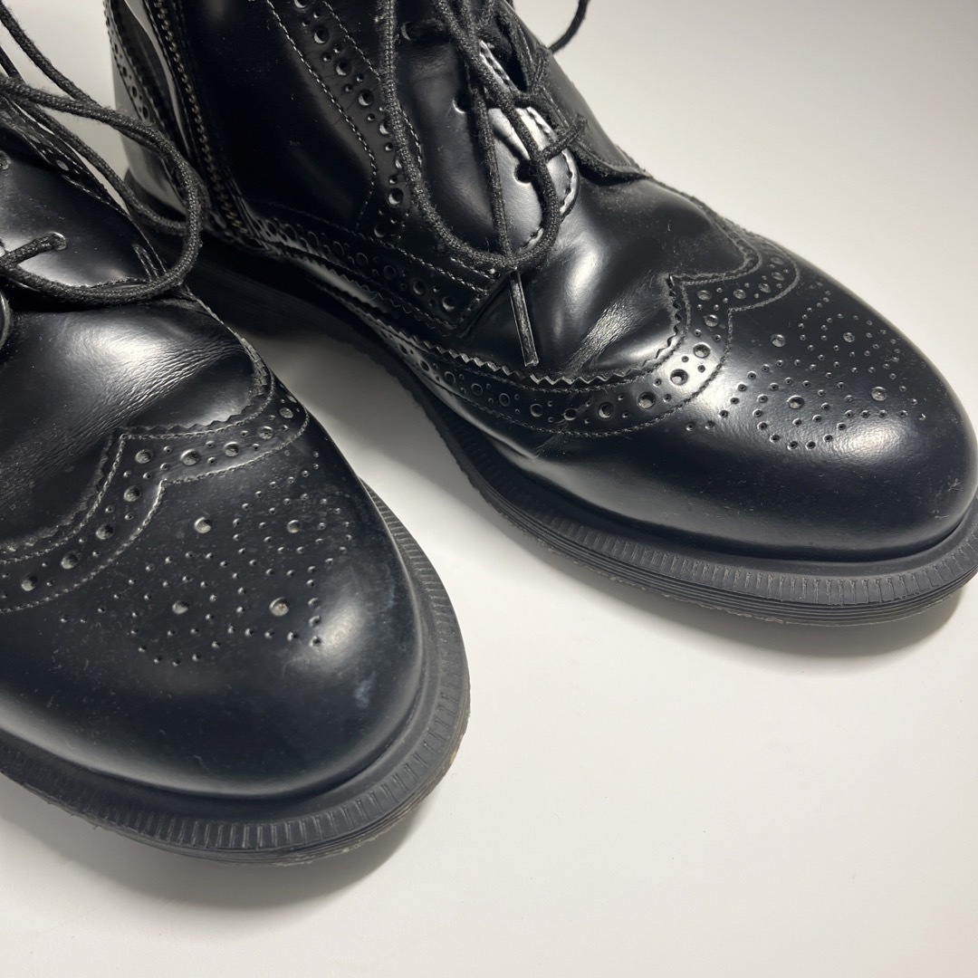 Dr.Martens DELPHINE ウイングチップ ブーツ サイドジップ