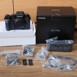 フジフイルム(富士フイルム)の【はる様専用】【FUJIFILM】x-t4 ボディ　付属品　セット(ミラーレス一眼)