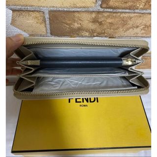 FENDI フェンディ マルチスタッズ ラウンドファスナー長財布 レザー