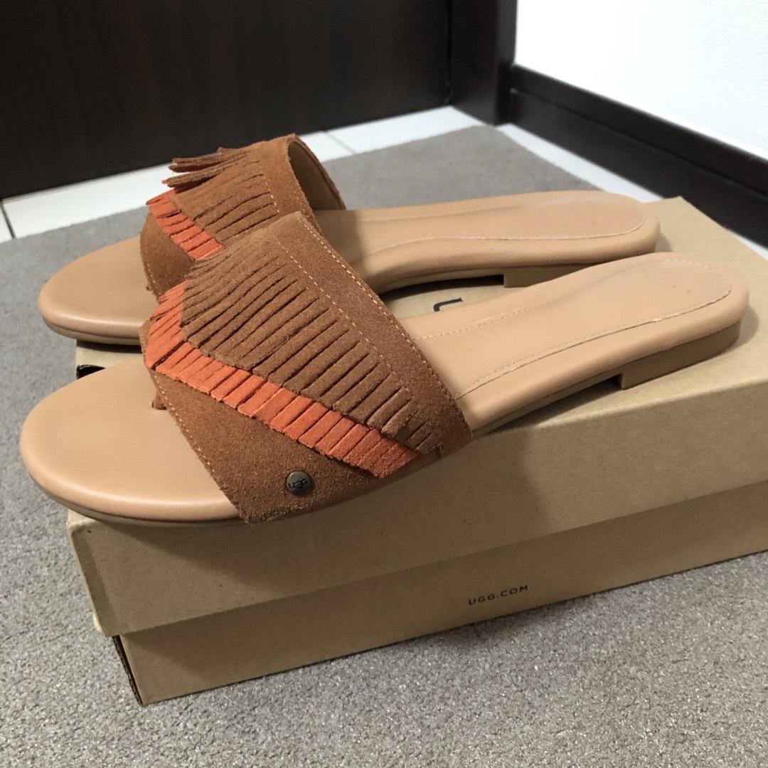 一度短時間着用 超希少完売 お勧め商品UGG W BINX CHE本革フリンジ