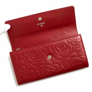 CHANEL - シャネル カメリアエンボス フラップ ウォレット 二つ折り長