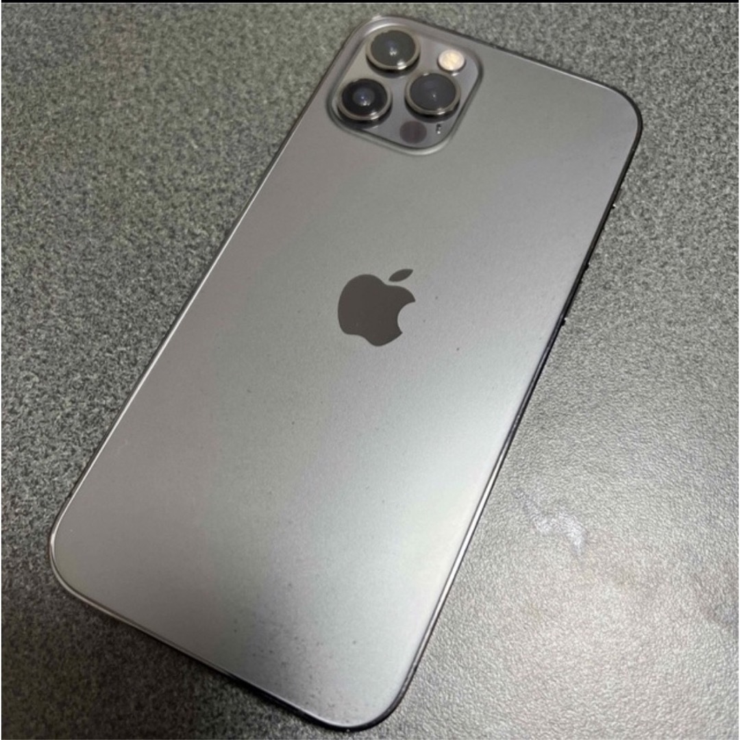iPhone(アイフォーン)のiPhone 12 pro 電池交換済 グラファイト 出品 今日まで 交渉可能 スマホ/家電/カメラのスマートフォン/携帯電話(スマートフォン本体)の商品写真