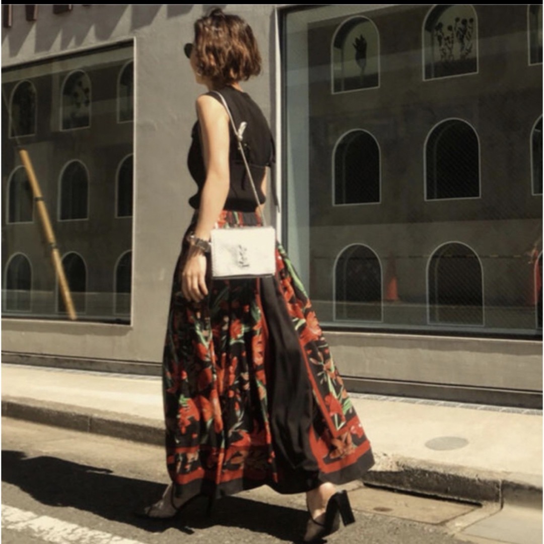 Ameri VINTAGE(アメリヴィンテージ)の⭐︎ご専用⭐︎アメリ　SCARF FLARE SKIRT 美品　花柄スカート レディースのスカート(ロングスカート)の商品写真