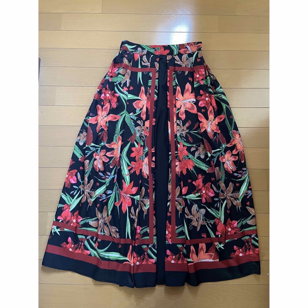 Ameri VINTAGE(アメリヴィンテージ)の⭐︎ご専用⭐︎アメリ　SCARF FLARE SKIRT 美品　花柄スカート レディースのスカート(ロングスカート)の商品写真