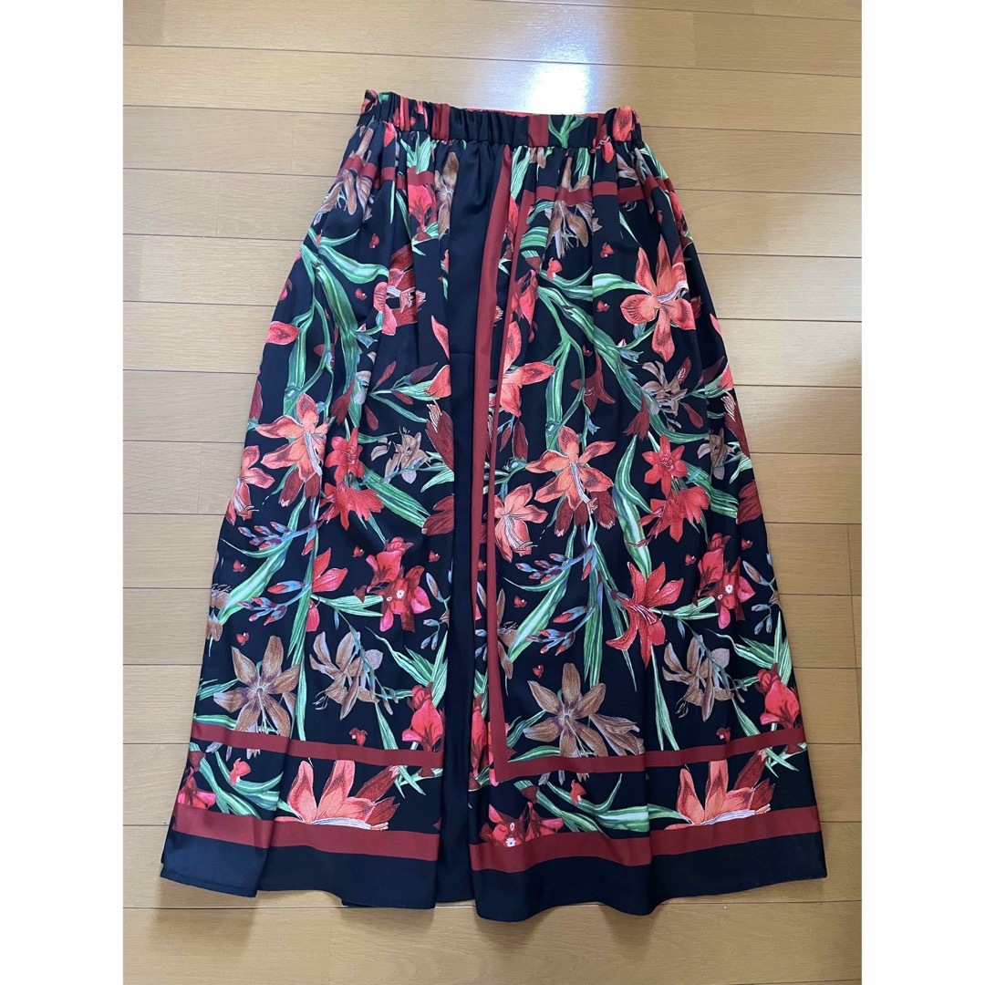 Ameri VINTAGE(アメリヴィンテージ)の⭐︎ご専用⭐︎アメリ　SCARF FLARE SKIRT 美品　花柄スカート レディースのスカート(ロングスカート)の商品写真
